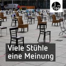 Leere Stühle auf dem Münsterplatz 