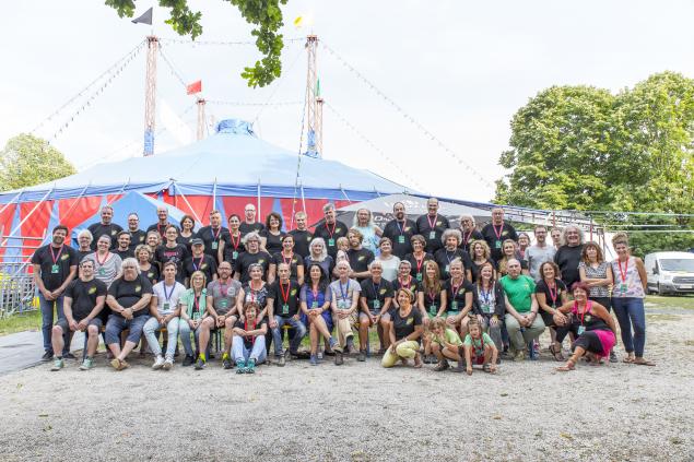 Das Zelt Team. Damals, noch weit vor Kontaktbeschränkungen. Foto Grafberger Das Zelt Team. Damals, noch weit vor Kontaktbeschränkungen